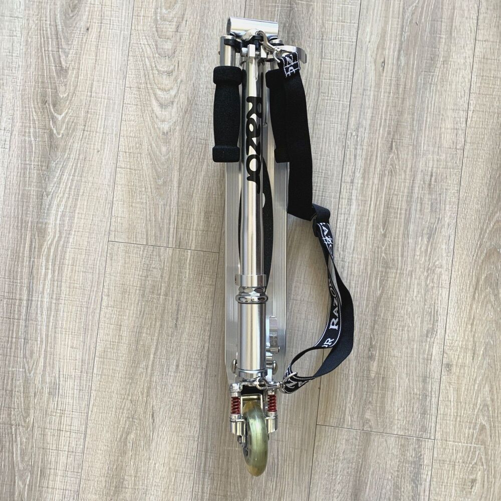 Razor MS130 B1 Folding Kick Scooter Vintage 2000s Front Spring Suspension